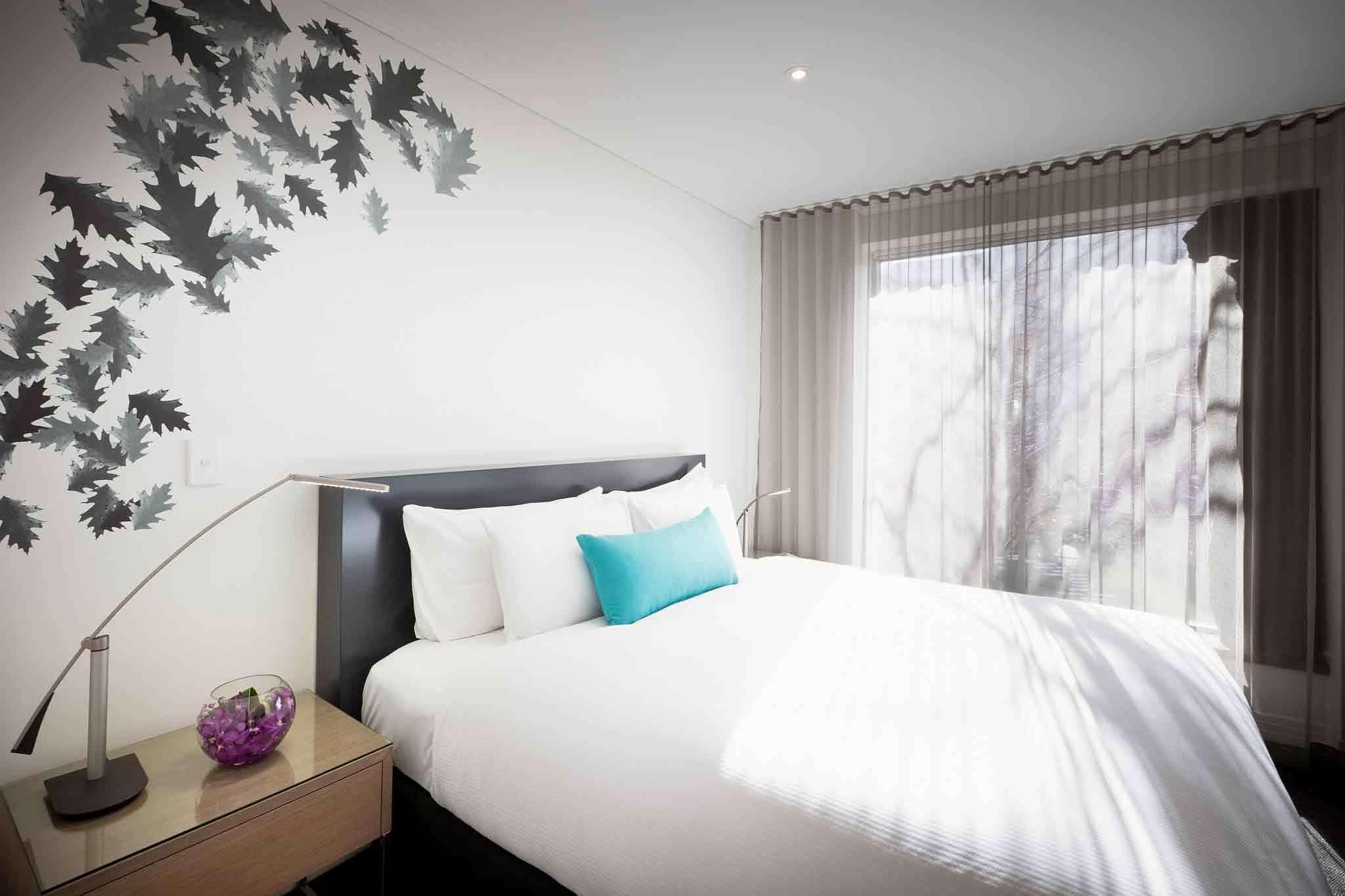 The Como Melbourne Kültér fotó A bedroom at the hotel