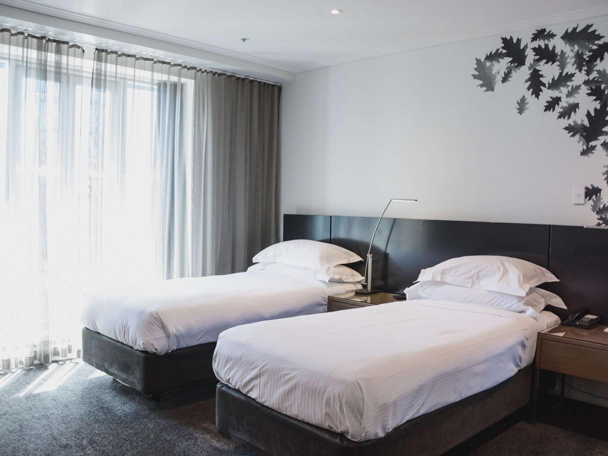 The Como Melbourne Kültér fotó A room at the hotel